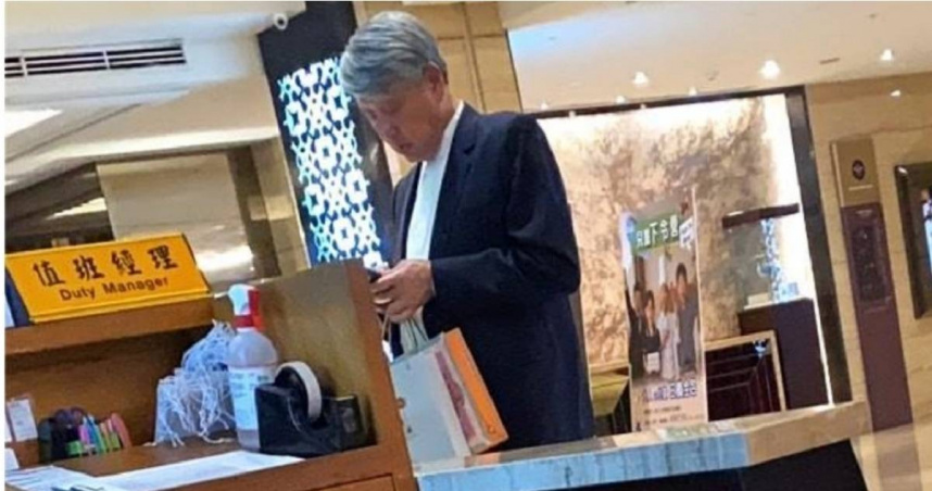 侯漢廷爆料經濟部長郭智輝8月1日當晚參加「當我們快樂在一起」餐敘。（圖／翻攝自Facebook／侯漢廷）