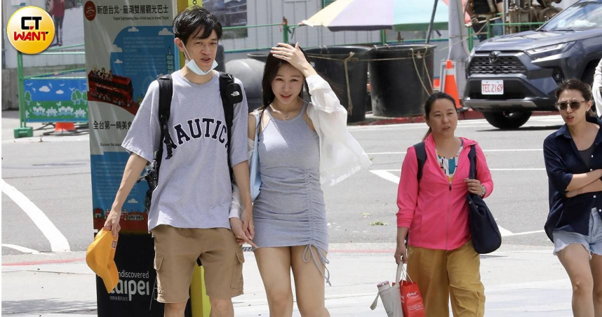 北部高溫飆37度，南部等地區偶有陣雨。（圖／方萬民攝）