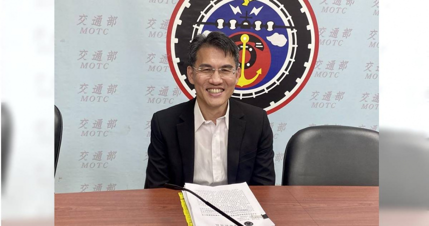 交通部航政司長韓振華22日說明自由貿易港區設置管理條例預告修正草案內容。（圖／中時記者蔡明亘攝）