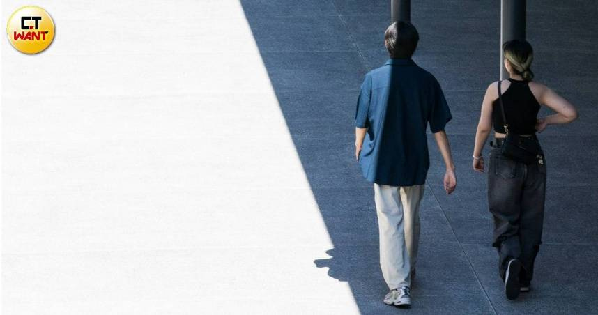 明天雙北、桃園、中南部近山區氣溫可能達到36度以上，中午前後紫外線偏強，戶外活動請注意防曬並多補充水分。（示意圖／黃威彬攝）