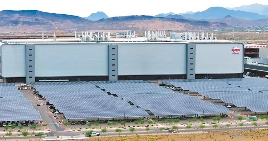 國發會主委葉俊顯指出半導體赴美投資，是複製產業鏈經驗，並非產業外移。圖為台積電美廠。（圖／台積電提供）