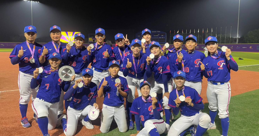 第四屆亞洲盃女子棒球錦標賽勇奪亞軍，成功晉級2026世界盃資格賽。(圖片提供／頂新和德文教基金會)
