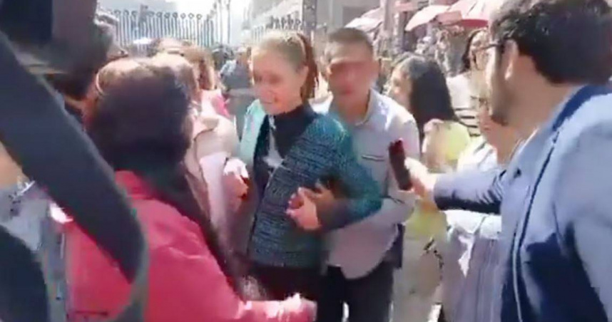 墨西哥首位女總統當街遭性騷，維安反應慢半拍挨轟。（圖／翻攝自X）