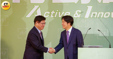 在總統賴清德（右）強勢主導之下，由外交部長林佳龍（左）領軍的正國會成員逐一被「單點突破」，派系只能苟延殘喘地在夾縫求生。（圖／黃耀徵攝）