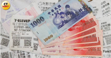 財政部今（4）日公布9-10月期統一發票特別獎與特獎中獎清冊，其中一名幸運兒在麥當勞花費38元的發票中千萬。（圖／黃耀徵攝）