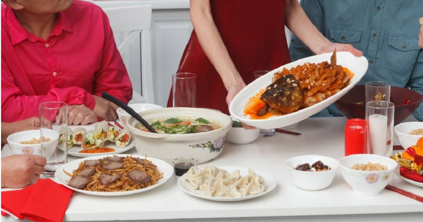 一名人妻抱怨，她訂了年菜到婆家幫公公慶生，婆婆不僅不幫忙，還嫌棄難吃。（示意圖／photoAC）