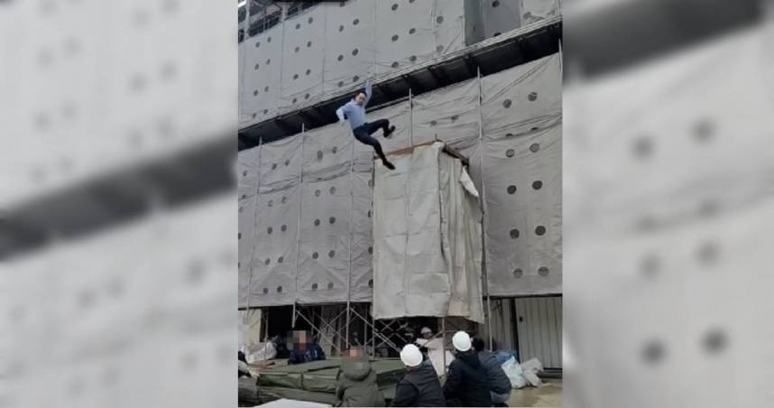 《豆腐媽媽》拍攝發生替身演員墜樓的意外。（圖／翻攝台北市電影戲劇業職業工會臉書）