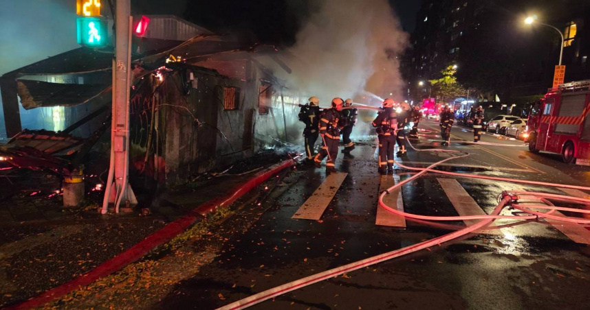 北市中正區莒光路上一間民宅22日晚間7時48分許傳出火警事故。（圖／翻攝畫面）