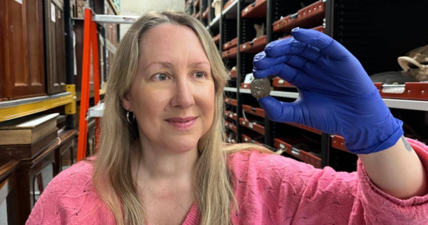 英國一枚曾被當作公車車資的硬幣，70多年後被證實是來自公元前1世紀的迦太基古錢幣。（圖／翻攝自里茲市議會臉書）