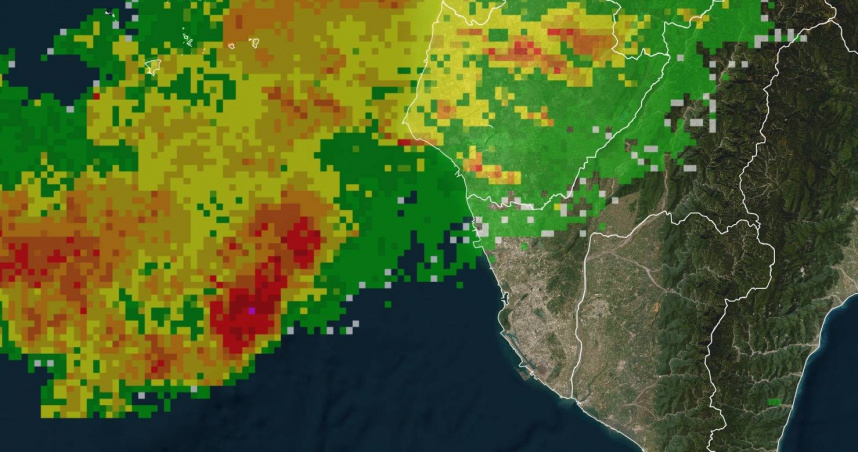 鋒面前緣的不穩定雷雨帶正逐漸向南部陸地靠近中。（圖／翻攝自臉書，台灣颱風論壇｜天氣特急）