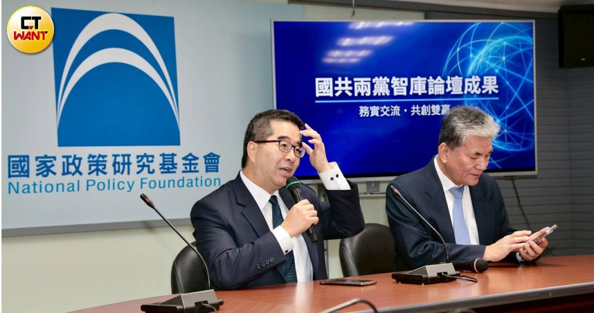 國民黨副主席蕭旭岑（左）表示，軍購須有發價書與明確項目，不應在毫不清楚資訊下照單全收。（圖／黃耀徵攝）