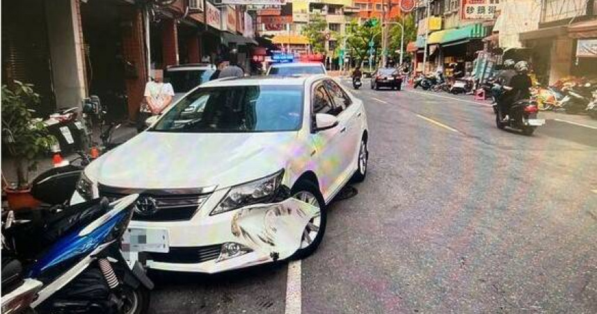 高雄醉男凌晨暴衝！撞翻3車加速落跑　酒測1.37超標遭警攔逮