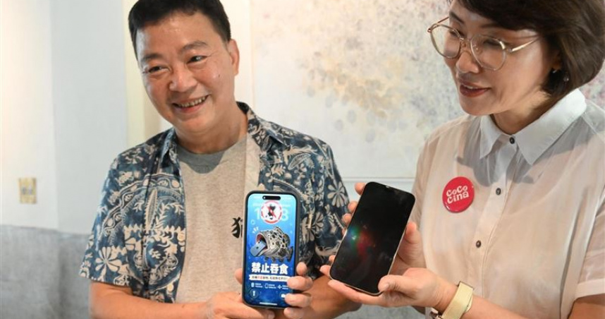 這場「魚肚奇遇記」中，iPhone外觀雖然完好無損，但最後因海水的浸潤侵蝕，造成無法修復的損壞仍宣告死機。（圖／翻攝畫面）