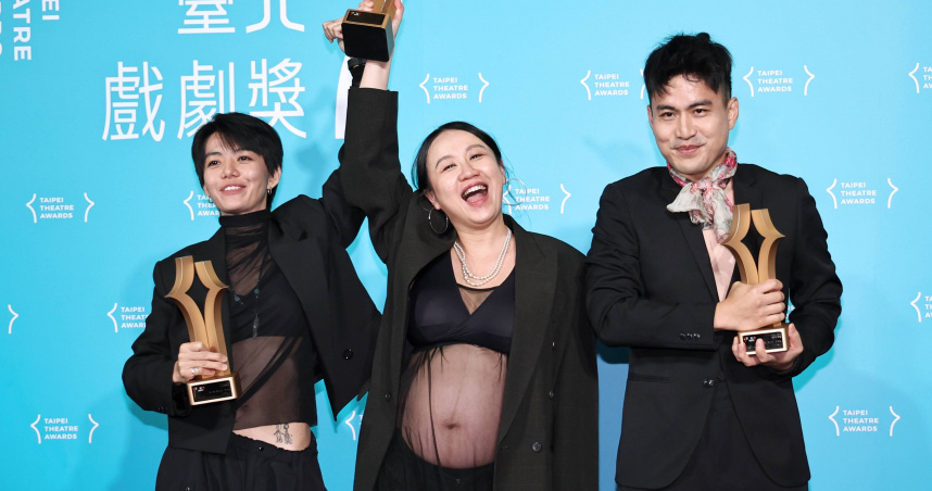 挺8月孕肚領獎！洪千涵肚子裡是「弟弟的小孩」　感性喊：平權之路還很長
