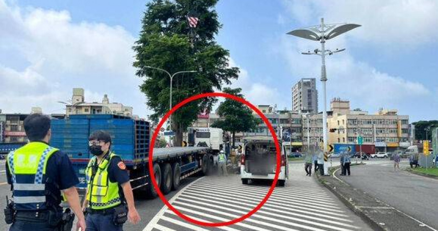 高雄驚魂！78歲婦慘捲聯結車底　吊車、堆高機急抬車搶命