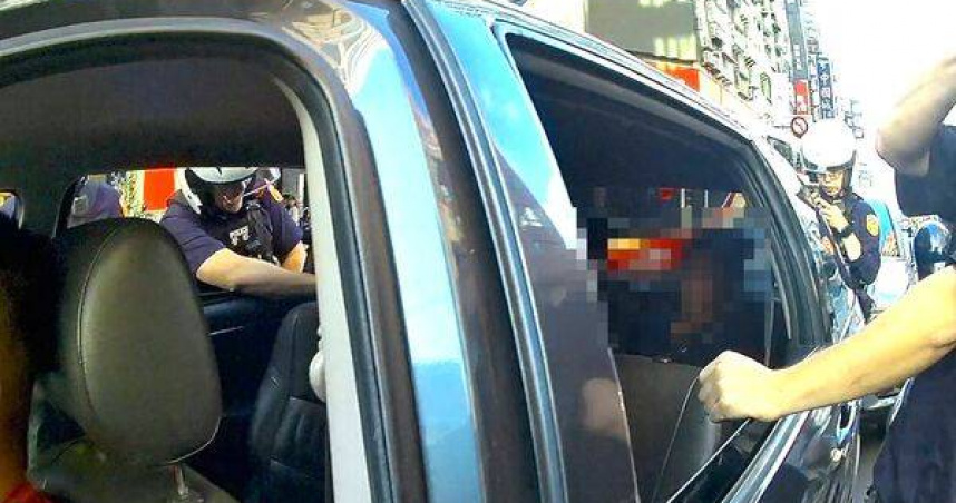 少打方向燈竟露餡！桃園警攔車驚見5名逃逸移工　駕駛還是通緝犯