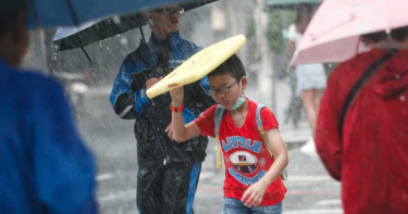 台東縣大雨特報!午後雨區擴大 「2波鋒面」報到時間曝