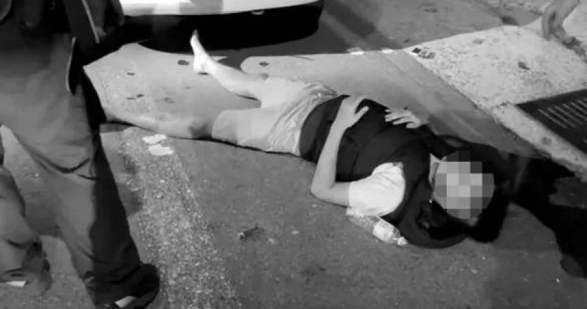 台中2派人馬因債務糾紛相約談判，豈料竟起口角爆發肢體衝突，造成6人掛彩躺地。（圖／翻攝畫面）