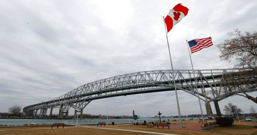 連接美國密西根州波特休倫（Port Huron）與加拿大安大略省薩尼亞（Sarnia）的藍水橋（Blue Water Bridge）。（圖／達志／美聯社）