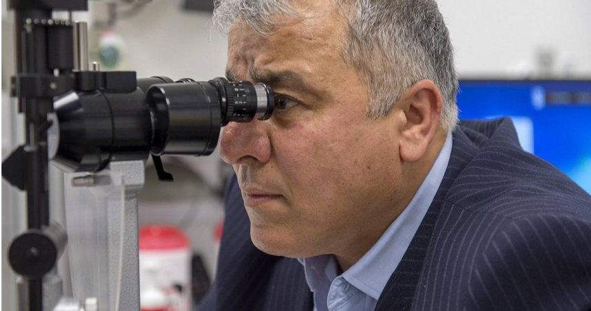 眼科資師楊志盛指出，有許多高齡長者常受到過時醫療觀念誤導，認為非得等到視線幾近模糊才該求助醫師。這些長者在視力低於安全駕駛標準的狀況下開車上路，有如一顆馬路未爆彈。（示意圖／翻攝pixabay）