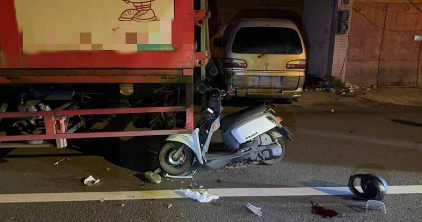 桃園機車婦夜撞貨車慘死，航空城黑暗路段成奪命陷阱。（ 圖／翻攝畫面）
