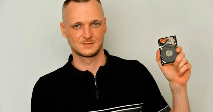 詹姆斯‧霍威爾斯2013年稱前女友誤丟硬碟，從此展開漫長尋幣之旅。（圖／翻攝自X，下同）