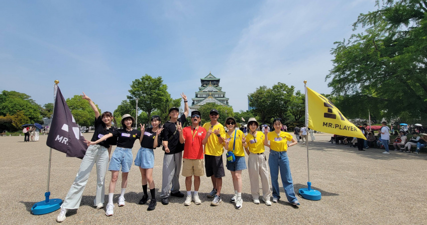 《綜藝玩很大》夢幻「全媽咪」陣容，林舒語（左起）、粿粿、簡廷芮、坤達、吳宗憲、KID、孫可芳、嚴正嵐、梁凱莉。（圖／綜藝玩很大提供）