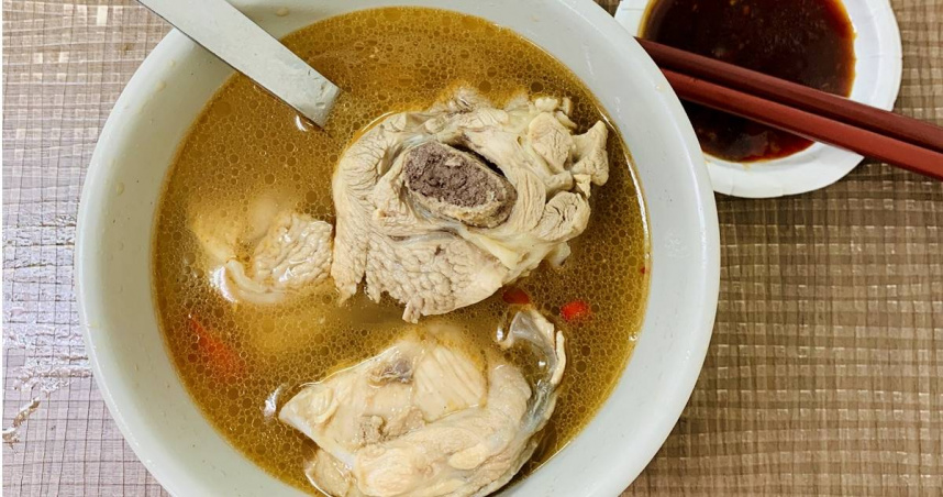 許多人秋冬進補時,會選擇食用麻油雞。(示意圖/翻攝自photoAC)