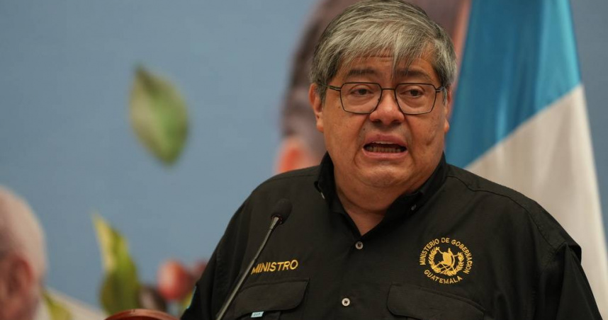 瓜地馬拉內政部長法蘭西斯科‧希門尼斯（Francisco Jiménez）因20名黑幫份子越獄事件請辭下台，總統阿雷巴洛強調將追究管理責任。（圖／達志／美聯社／，下同）