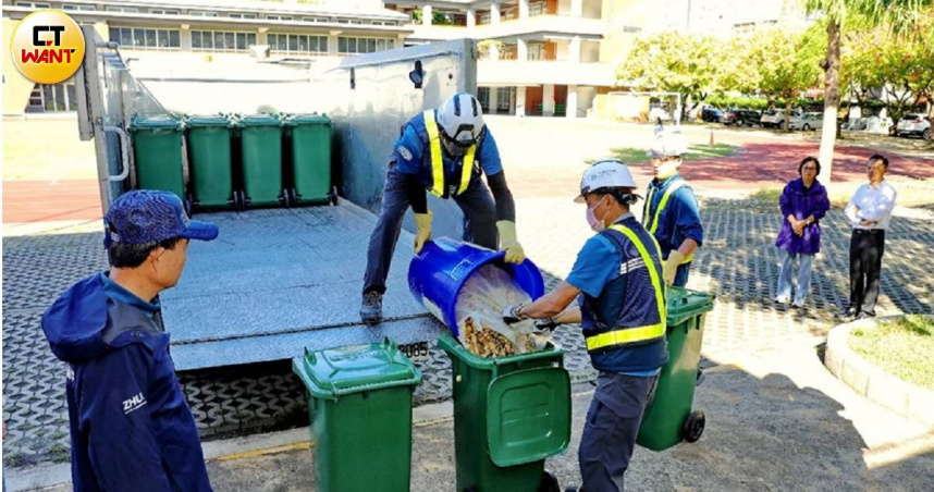 新竹縣爆量廚餘將於瀝乾後混入一般垃圾收拾，預料將使一般垃圾量去化成為新問題。（圖／周志龍攝）