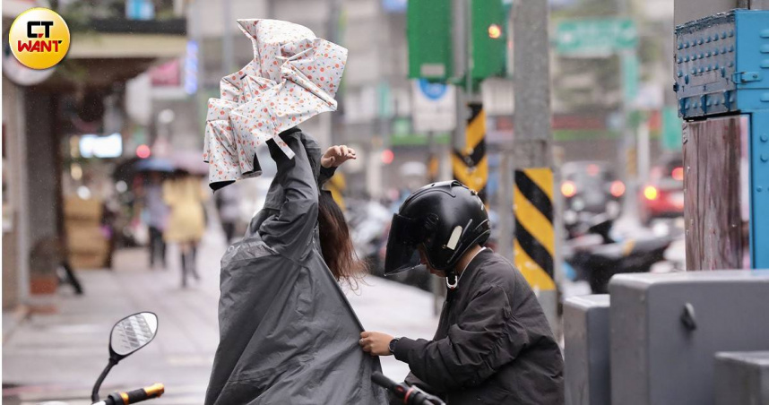 花蓮縣政府宣布，13日僅鳳林鎮長橋里與萬榮鄉明利村停班停課。（圖／黃耀徵攝）