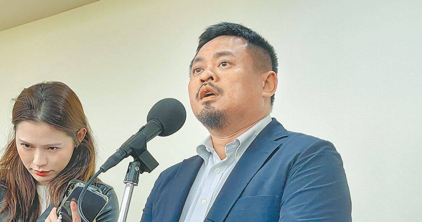 立法院社福及衛環委員會17日審查《勞工保險條例》、《就業服務法》部分條文修正草案，勞動部長洪申翰會前接受媒體聯訪。（圖／中國時報蔡佩珈攝）