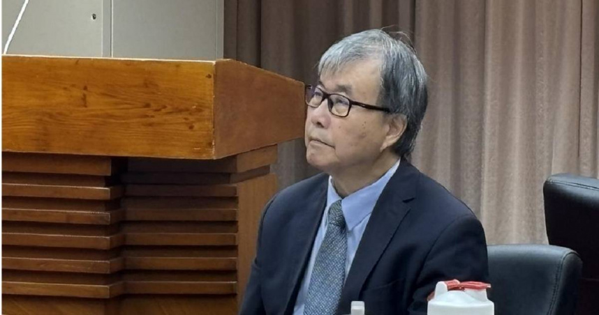 針對台中某國小松性運動教練性侵猥褻41名學童，台中地方法院二審維持原判決，刑期加總超過464年。教育部長鄭英耀表示，針對校園不適任人員，教育部將於網路上公告。（圖／林縉明攝）