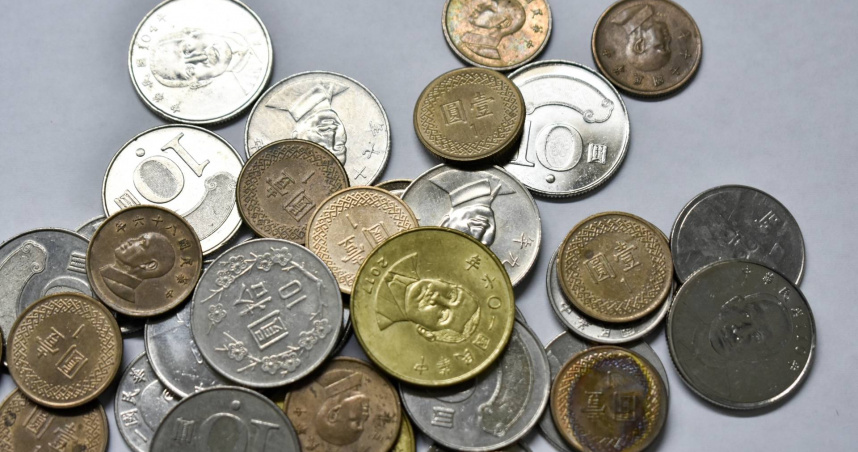 一名網友堅持每天存錢，嚴格執行1年後成功存下逾期16萬元。（示意圖／photoAC）