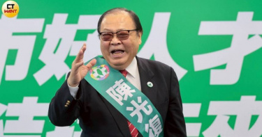 澎湖縣長陳光復傷後恢復穩定，已能睜眼並對聲音做出反應，其妻強調年底縣長選舉仍由他參選不變。（圖／黃耀徵攝）