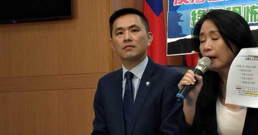 阿伯為證明賣口香糖跑十趟 陳以信:在紓困還是整人?