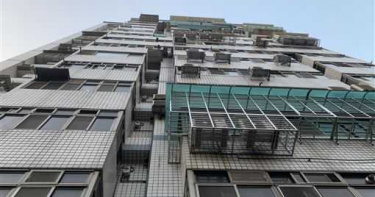 逃過死劫!8歲女童14樓墜落 奇蹟似自搭電梯返回6樓住家