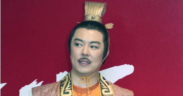 最經典皇阿瑪風流不羈?張鐵林女友換不停 連女兒也看不下去