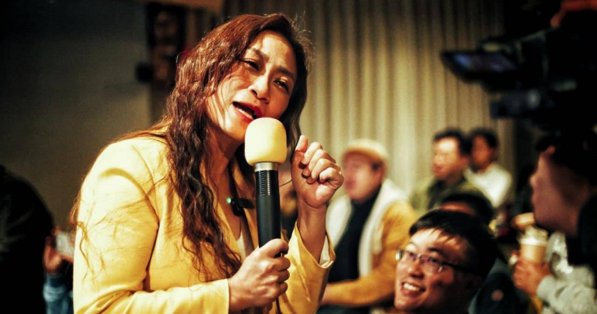 黃小胖自稱「脫口秀教母」，意指「脫口秀演員、教育、母親」。她自2014年創立全台唯一女性喜劇團體「Comedy Girls好好笑女孩」，深耕女性脫口秀市場。（圖／翻攝FB／黃小胖）