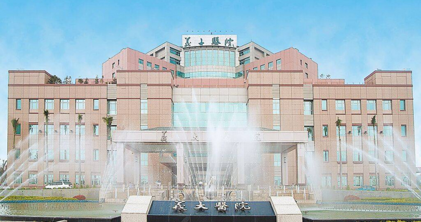 義大醫院歷經20年的努力與奮鬥，成功通過醫學中心評鑑，成為南台灣醫療的重要里程碑。（圖／義大醫院提供／中國時報林雅惠高雄傳真）