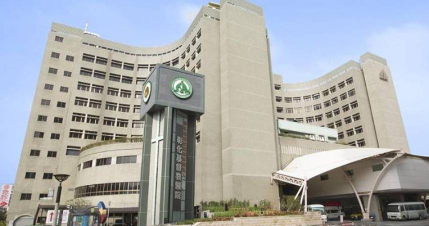 中台灣醫學中心「彰化基督教醫院」證實春節前便已出現急診室塞爆現象，主要包含3大類患者：流感、腸胃不適和因天冷心血管問題患者，但目前已略有下降趨勢。（圖／翻攝畫面）