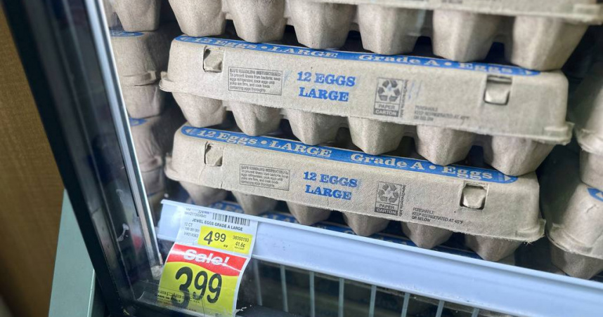 美國陷蛋荒價格居高不下，許多人從墨西哥走私雞蛋到美國。（圖／美聯社／達志）
