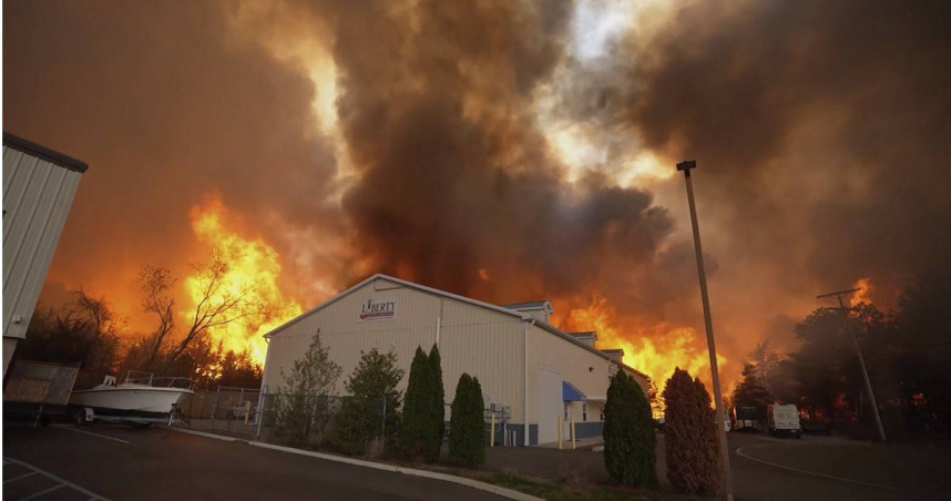 美國紐澤西州20年最大野火，燒掉200座大安森林公園。（圖／達志／美聯社）