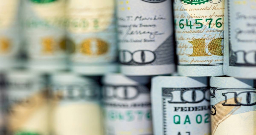 亂世中求穩標的就屬「非投資債」不可！00945B配息率近8%.每月發0.1元  （圖／ Freepik提供）。