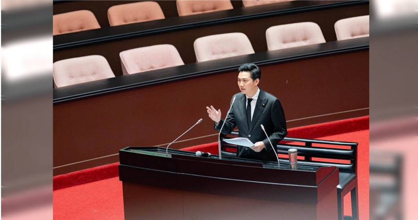 明年寒假和春節期間夾著3天上課日，廖偉翔指出，家長抱怨影響行程規畫，甚至影響「孩子學習連貫性」。（圖／廖偉翔辦公室提供）