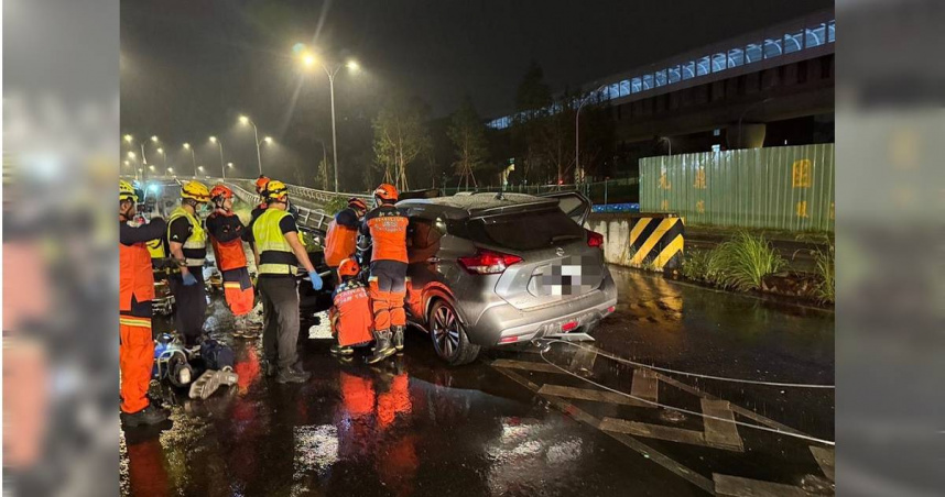 中安大橋發生76歲黃姓男子駕車自撞護欄事故，黃男送醫急救無效。（圖／民眾提供）