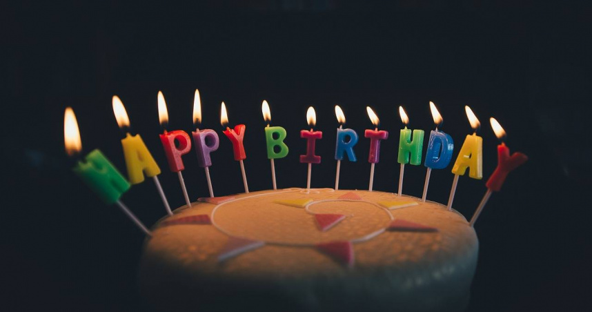 印尼人妻原為丈夫準備生日驚喜,推門卻發現丈夫早已離世,生日變忌日。(示意圖/Pixabay)