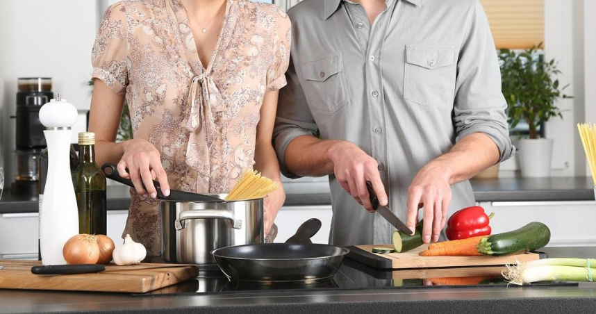 江蘇一對夫妻雙雙罹患乳癌，與生活環境、作息等息息相關。（示意圖／翻攝自pixabay）