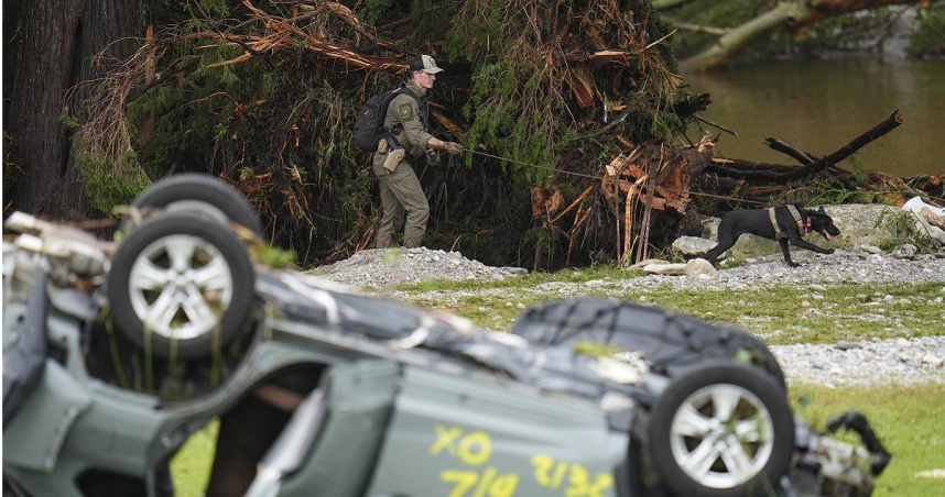 美國德州中部4日山洪暴發43死，多人失蹤。（圖／達志／美聯社）