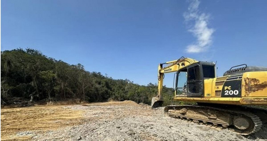 新竹寶山驚爆龐大非法棄置案12人結網牟利逾千萬。（圖／翻攝畫面）